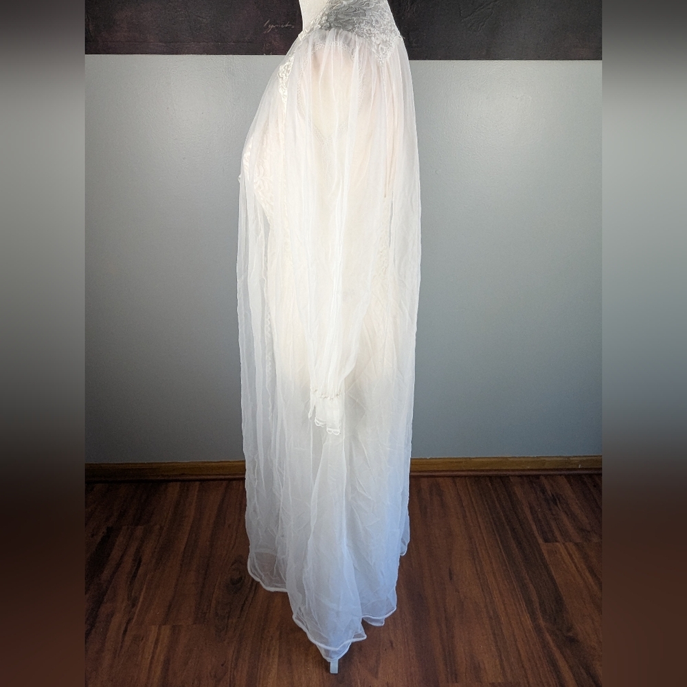 Vintage White Slip Dress With A Peignor - Picture 11 of 14